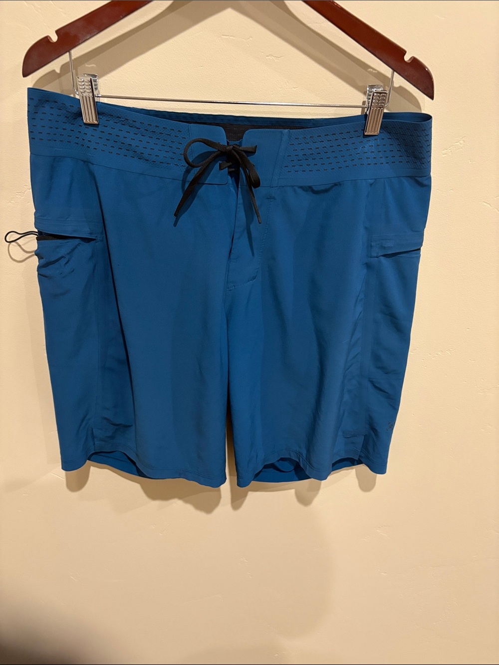 LuluLemon Blue Athletic Swim/Board Shorts with Drawstring Size 34